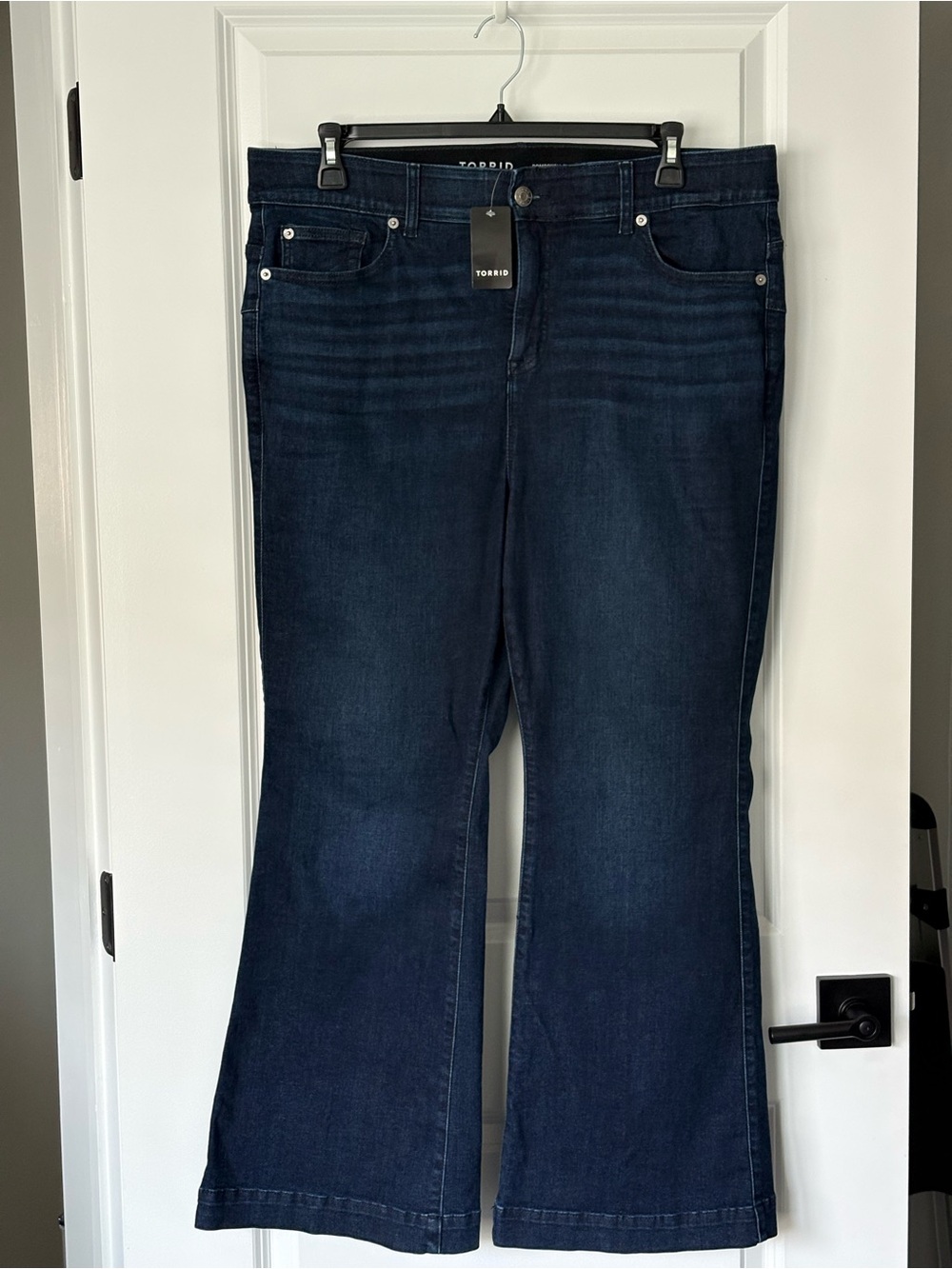 Torrid Bombshell Super Soft High-Rise Flare Jeans 18 Short NWT New Moon
